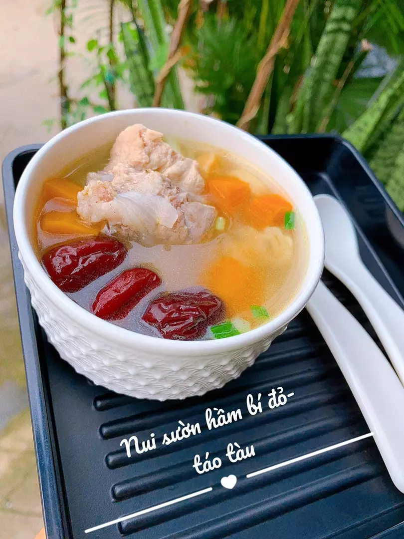 nui sườn hầm táo tàu